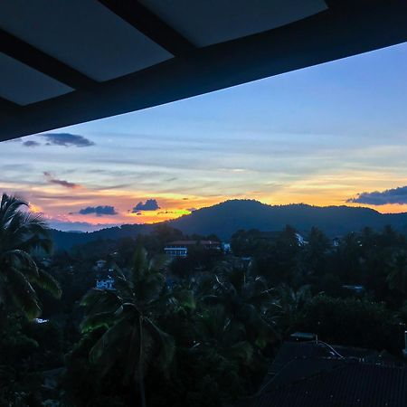 Saru Holiday Apartment - Upto 6 Guests Kandy Bagian luar foto