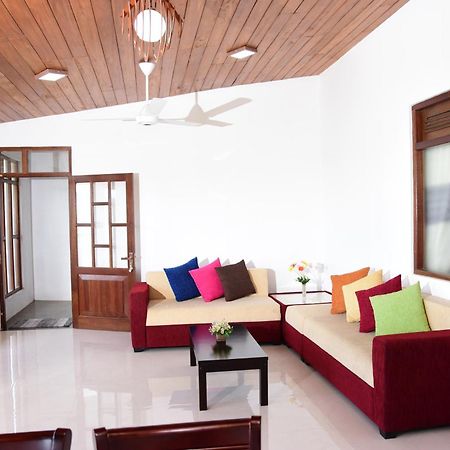 Saru Holiday Apartment - Upto 6 Guests Kandy Bagian luar foto