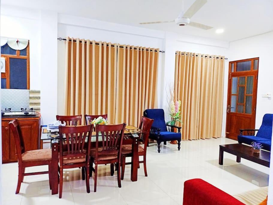 Saru Holiday Apartment - Upto 6 Guests Kandy Bagian luar foto