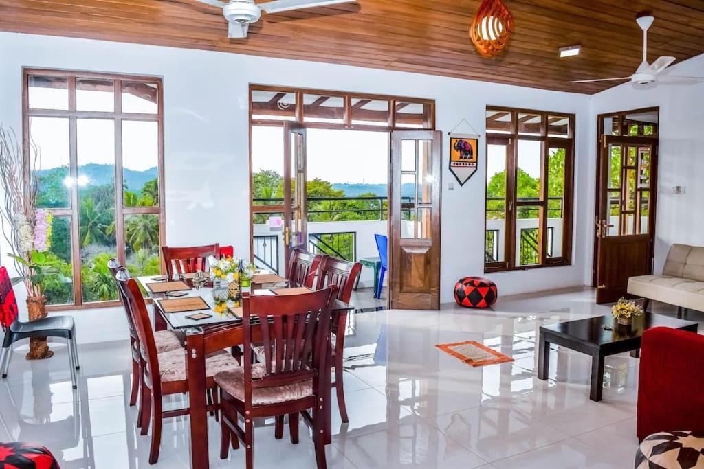Saru Holiday Apartment - Upto 6 Guests Kandy Bagian luar foto