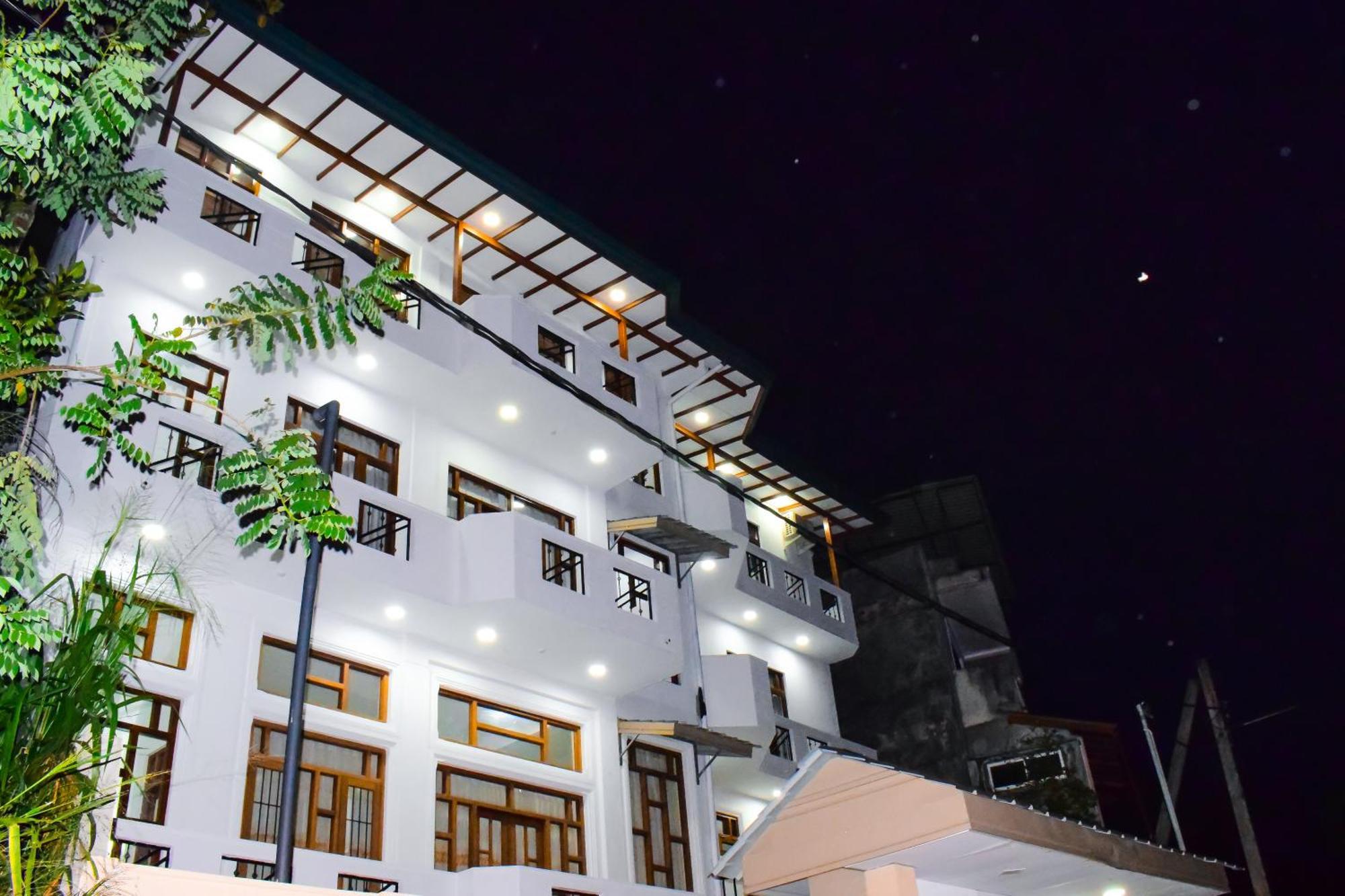 Saru Holiday Apartment - Upto 6 Guests Kandy Bagian luar foto