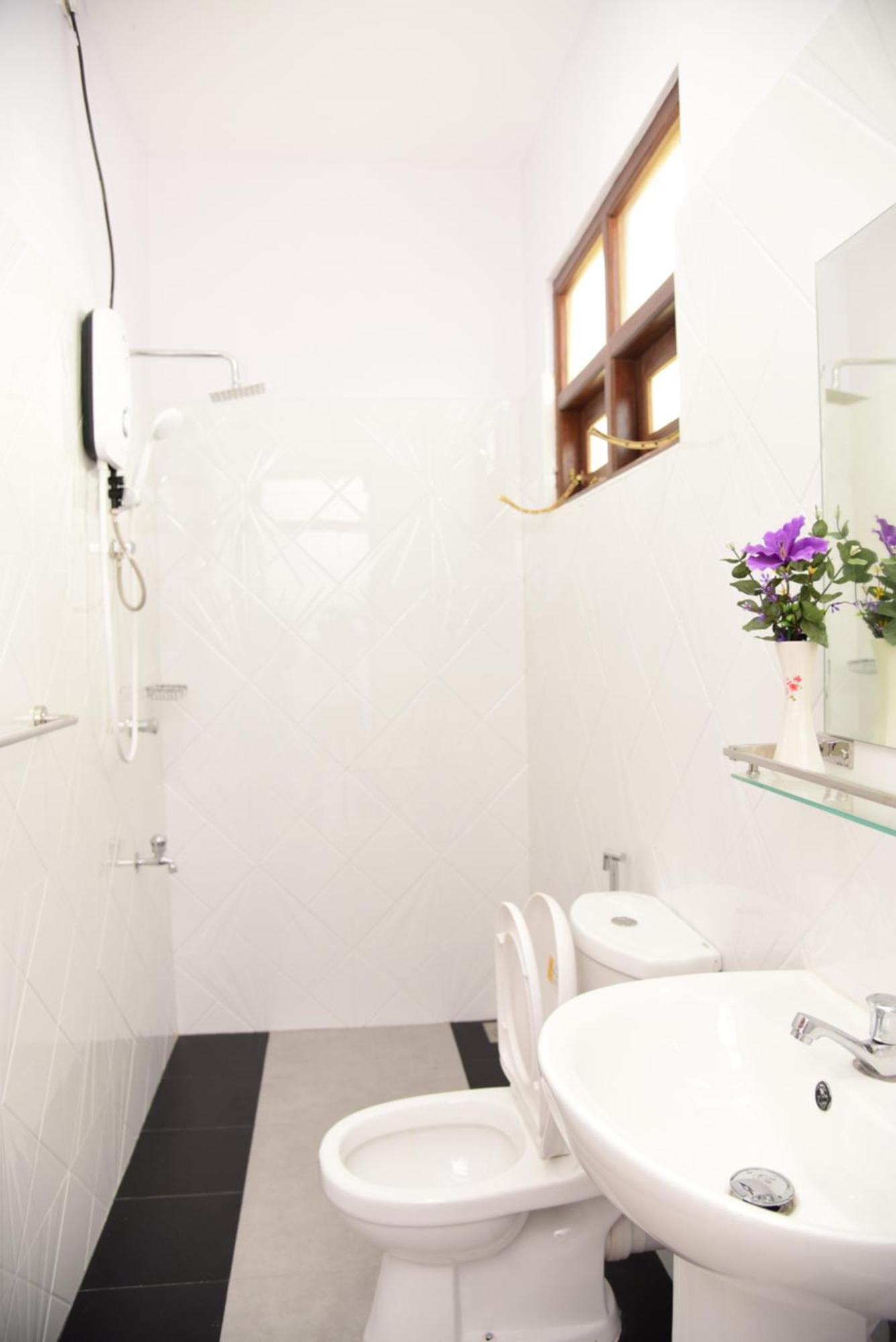 Saru Holiday Apartment - Upto 6 Guests Kandy Bagian luar foto