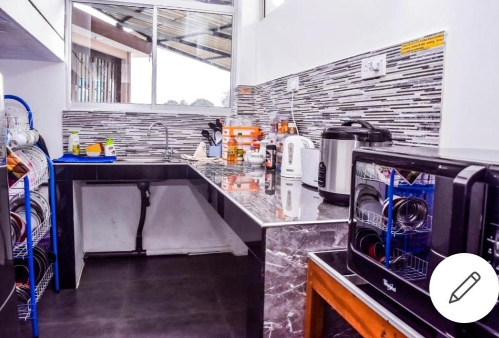 Saru Holiday Apartment - Upto 6 Guests Kandy Bagian luar foto
