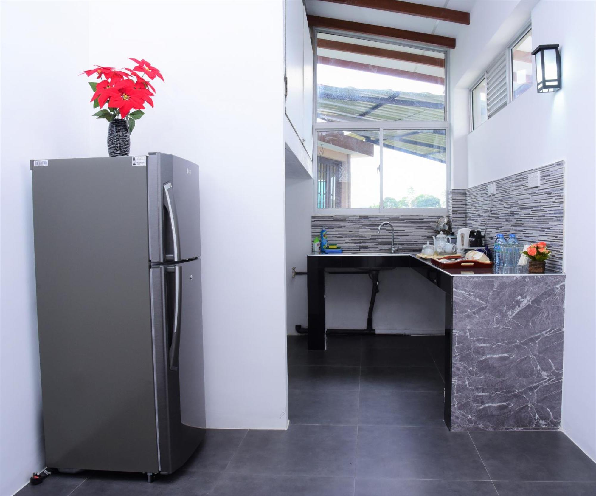 Saru Holiday Apartment - Upto 6 Guests Kandy Bagian luar foto