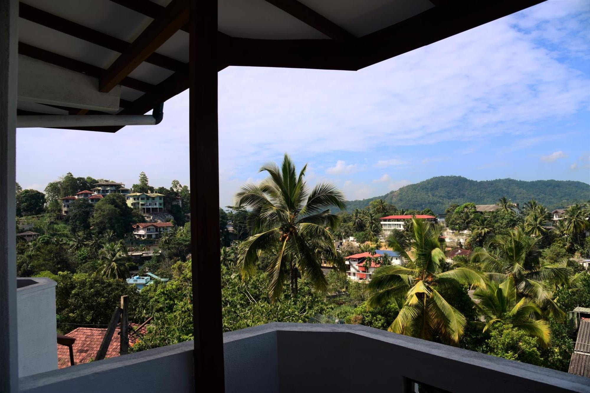 Saru Holiday Apartment - Upto 6 Guests Kandy Bagian luar foto